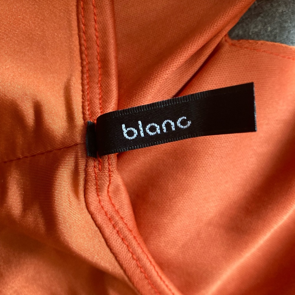Blanc orange dress! Dosnt say what size but I think size small!